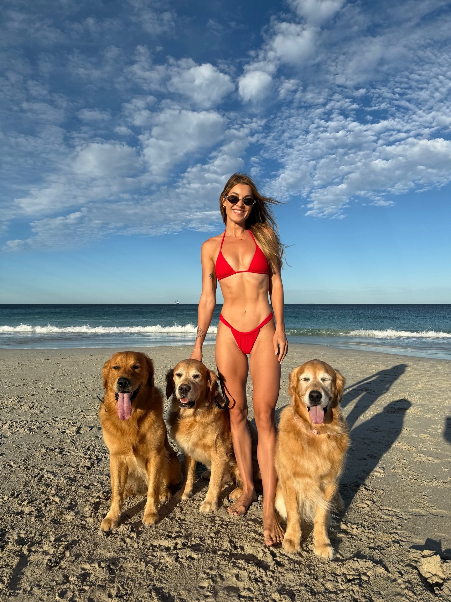 My kind of Christmas ☀️🐶🤍🍹

But the last photo is how I feel after two too many days of socialising in a row 😅🤭😴