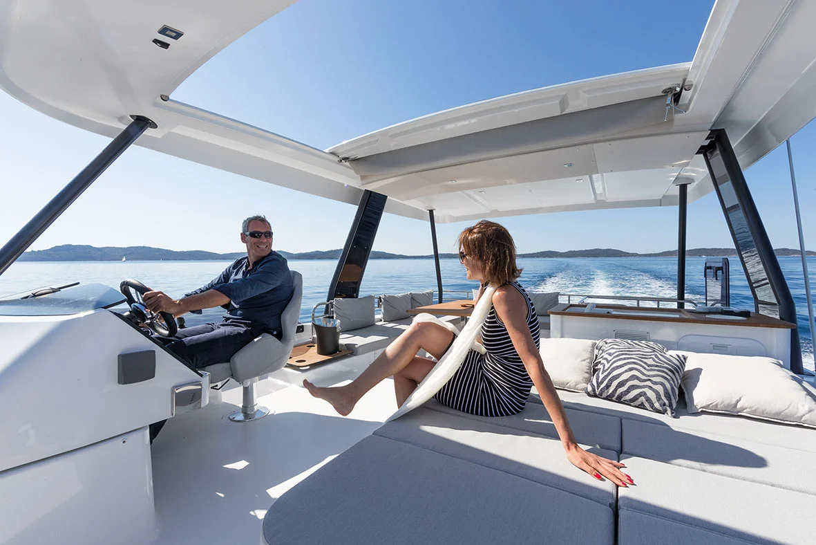 MY44_1677 FLYBRIDGE.jpg