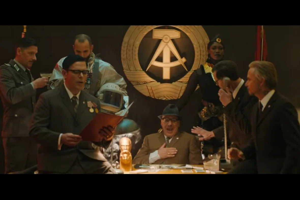 DDR: Rammstein som DDR. Foto: Screenshot fra Youtube video Deutschland. Opphavsrett: Universal Music.
