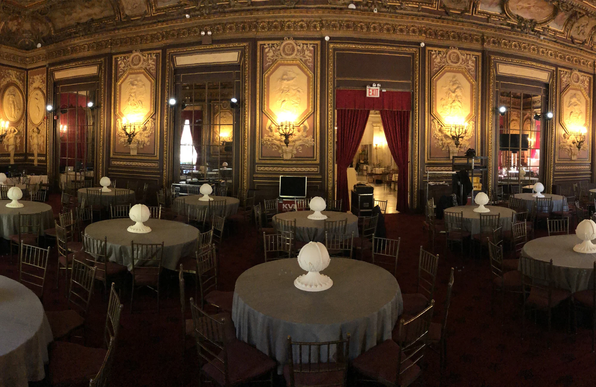 royal-oak-foundation-centerpiece-hero.jpg