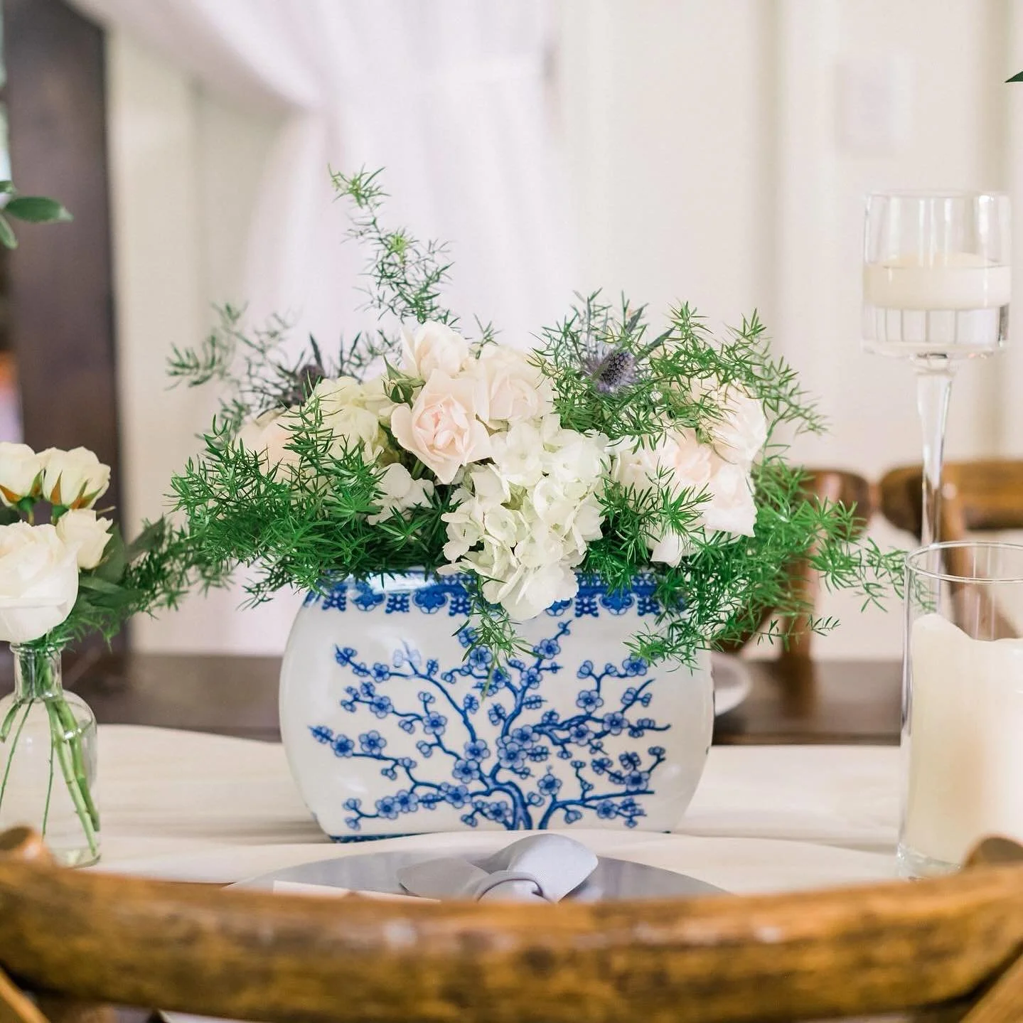 Classic blue and white is timeless and perfect for summer! 

#audreyherron #audreyherronphotography #chinoiserie #chinoiseriedecor #chinoiseriewedding #weddingdetails #tabletopdecor #weddingcenterpieces #chinoiseriecenterpiece #georgiaweddingphotogra