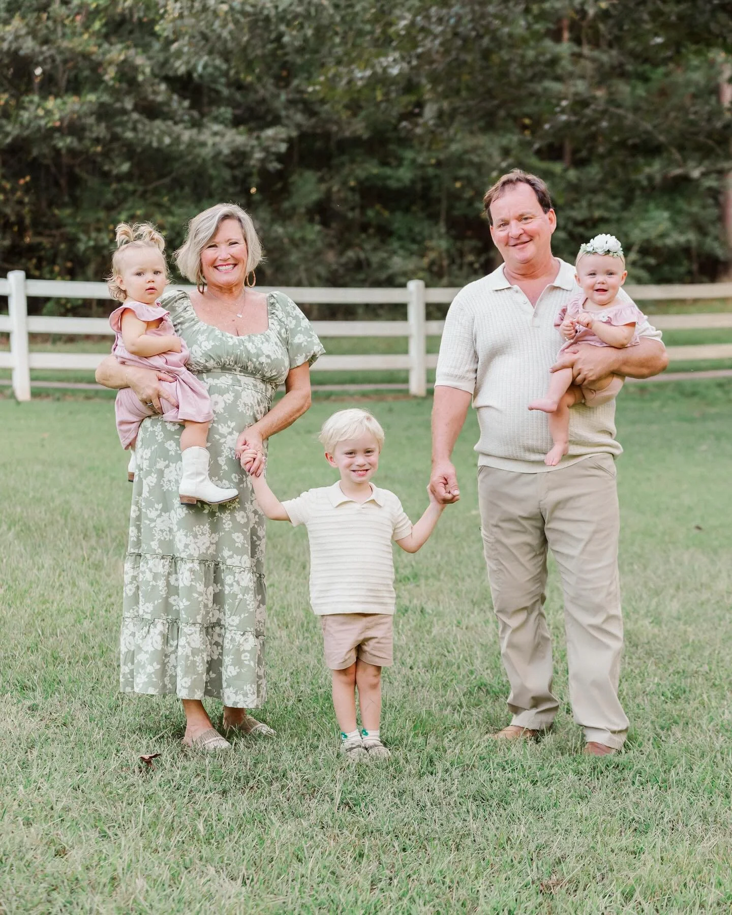 Kicking off fall family portrait season with a special grandparent session! 

#audreyherron #audreyherronphotography #monroega #monroegaphotographer #georgiaphotographer