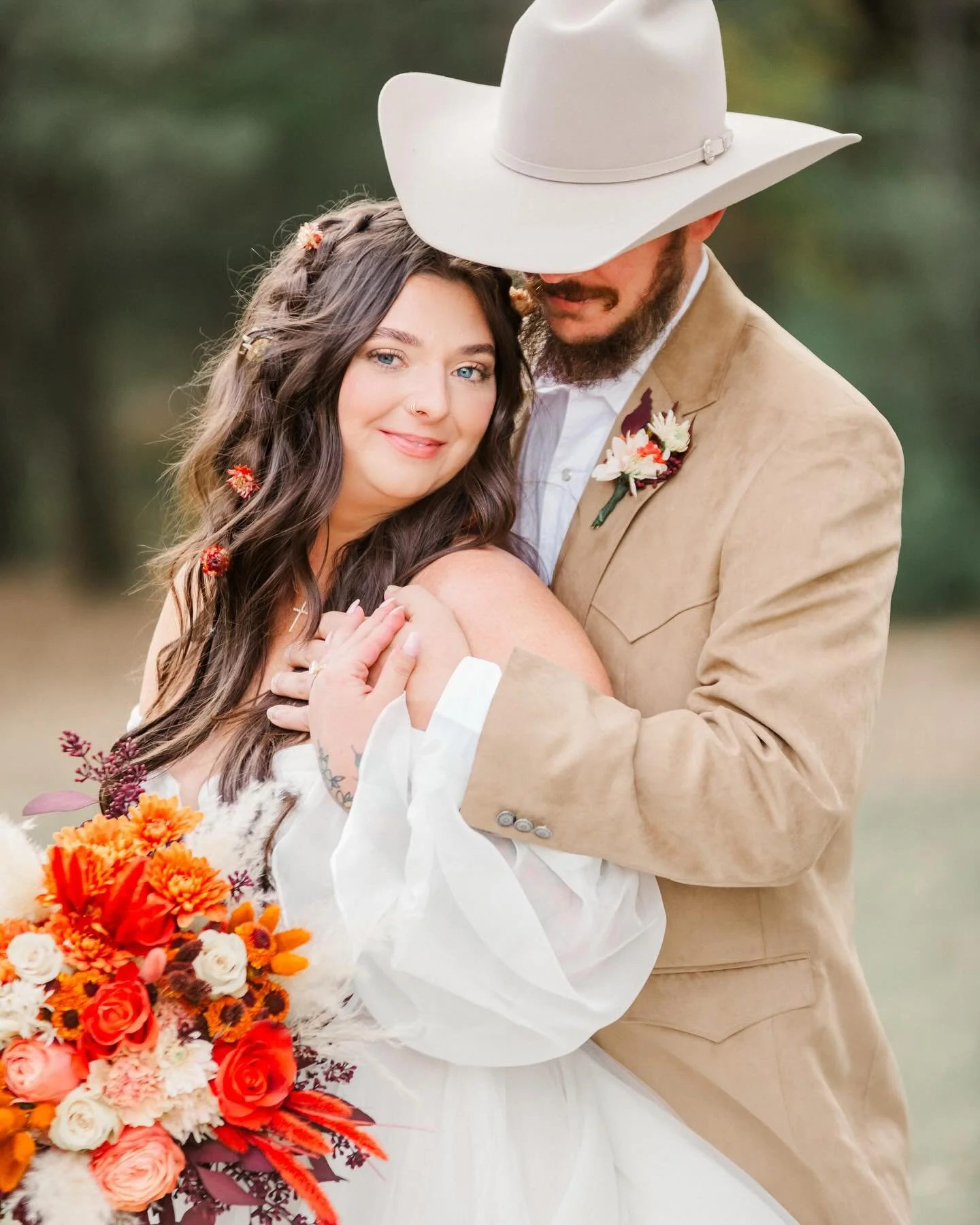 Congratulations, Mr. and Mrs. Balch! 
Introducing Mr. & Mrs. Balch 💍
These two had a gorgeous fall wedding at 9 Oaks Farm in my hometown of Monroe! As usual, Miss On knocked it out of the park with McKenzie’s gorgeous fall bouquet—