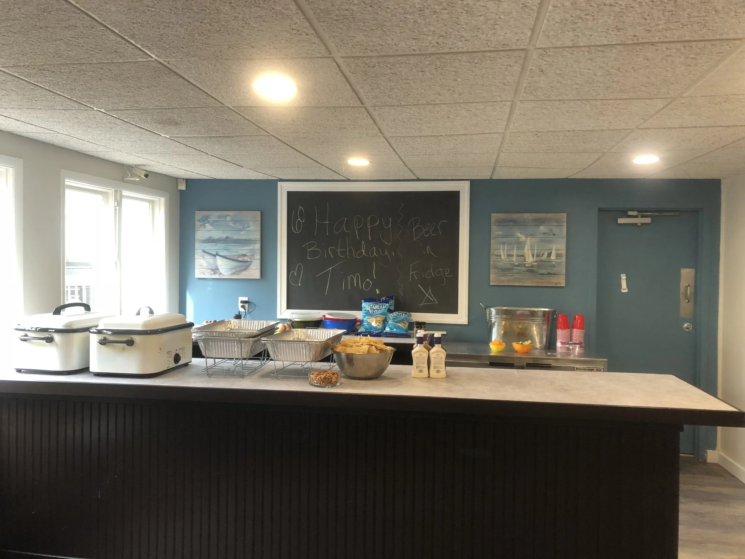  Serving area in the back. 