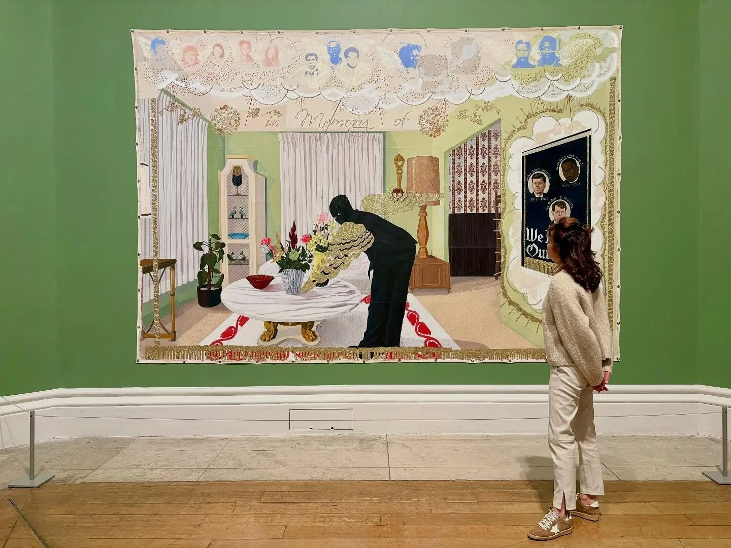 KJ crushes at the Royal Academy. So satisying to see these grand paintings in an equally grand setting. As it goes with important art, new context creates new meaning, adding subtle flavor to the visual feast. #royalacademy #kerryjamesmarshall #figur