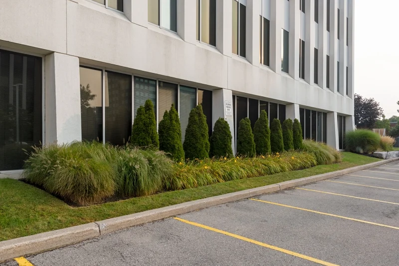 245 Yorkland Blvd., Toronto Commercial Suites Available Andrew Chiang, 416-977-7151