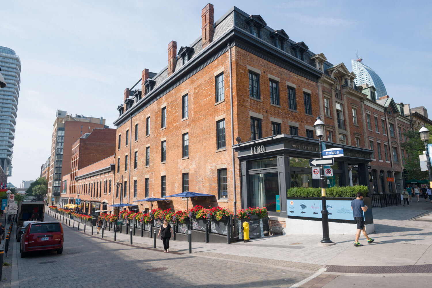 8 Market St., 87 Front St. Commercial Suites Available Please Inquire Will Jephcott, 416-607-7381