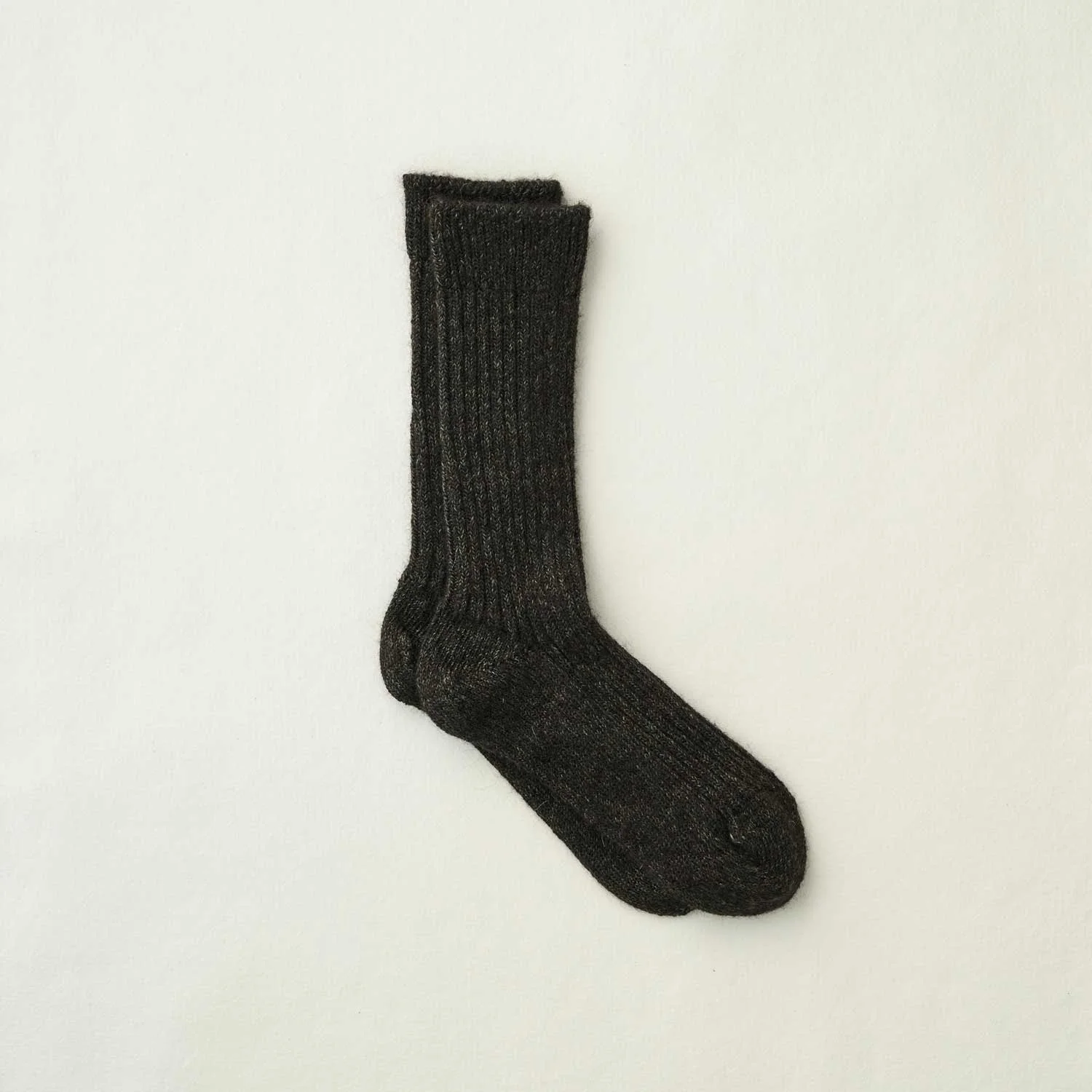 yahae - black and dark green alpaca linen ribbed socks