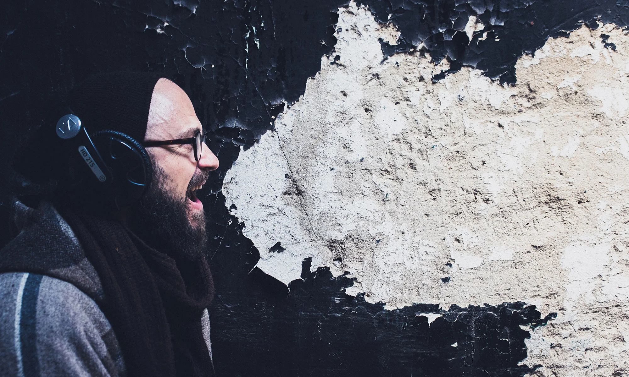 Auttaja vai tyhjän huutaja