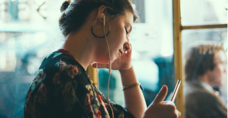 Kaipaatko kuunneltavaa? 11 podcastia yrittäjille