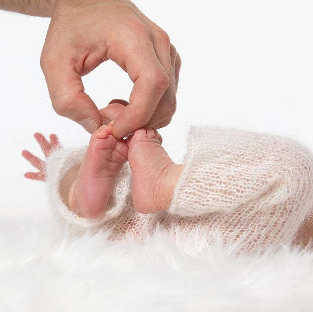 Newborns are precious!  #newbornphotography #newbornphotographers #babyphotographer #babyphotography #manhattanbeach #hermosabeach #palosverdes #katmonkphoto #katmonkphotography #prophotographer #portraitphotographer