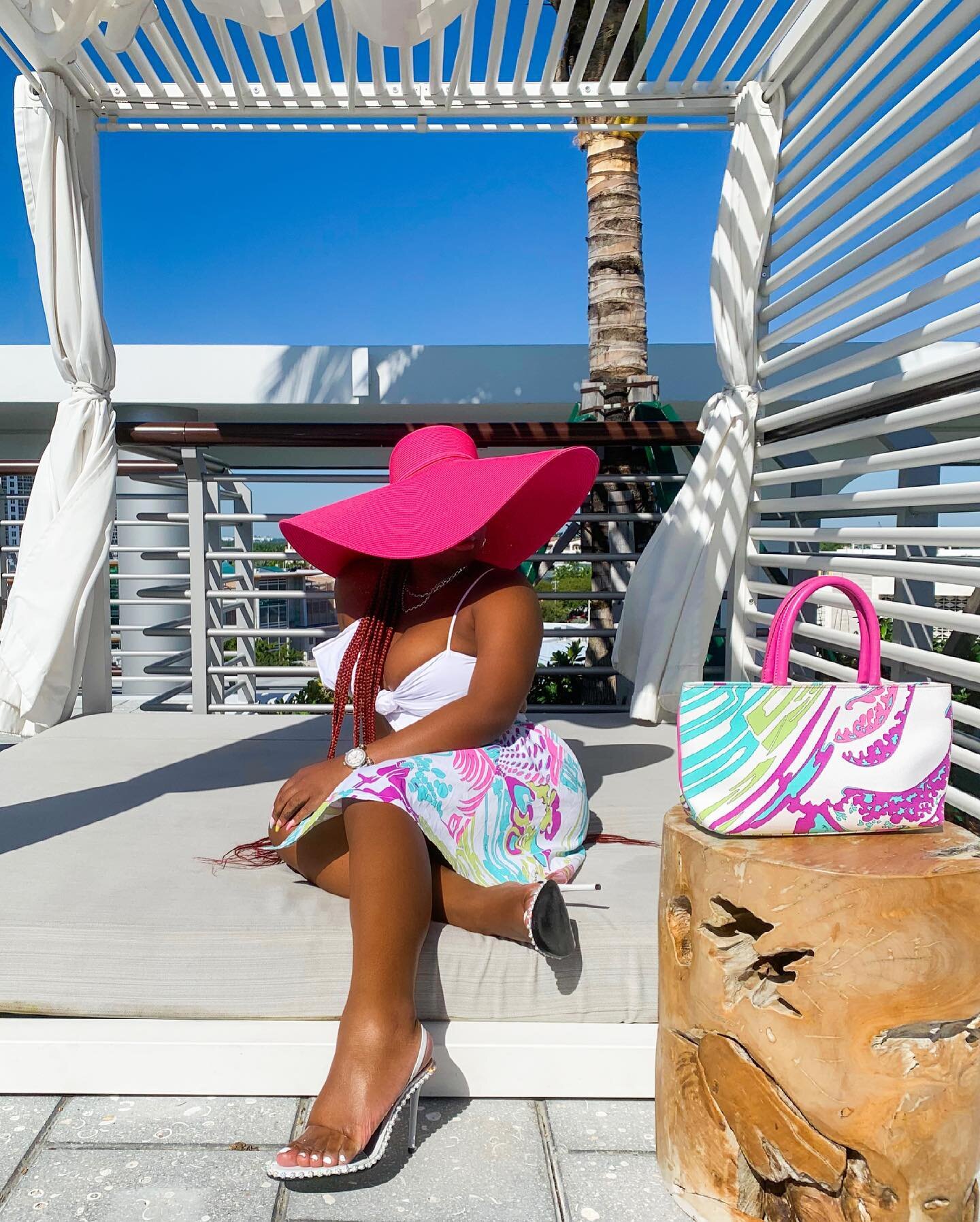 ✨Vintage Pucci and Sunhats✨
*
What&rsquo;s your favorite summer accessory? 
*
*
*
*
#therichaunt #soultravel #melaninmagic #blacktraveler #nycblogger #blackblogger #travelphotographer #miamilifestyle #southbeachmiami #flyfashiondoll #miamiphotography