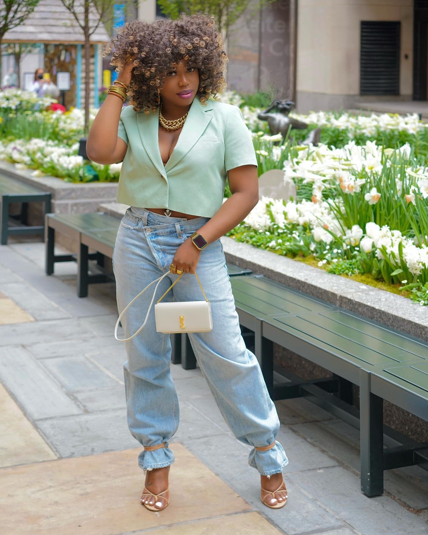 What&rsquo;s your go-to day/brunch purse? Are you: 
👜Team BIG bags- that fits your life, with hand sanitizer and lotion
or 
👛Team SMALL bags - enough for your wallet, keys, and phone
*
*
This @ysl phone holder from @farfetch has been in heavy rotat