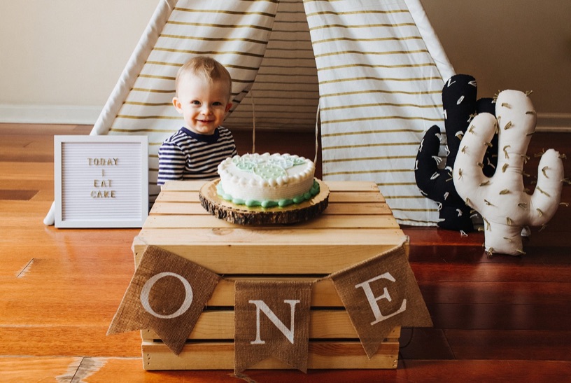 21_cake_family_first_birthday_photography_smash.jpg