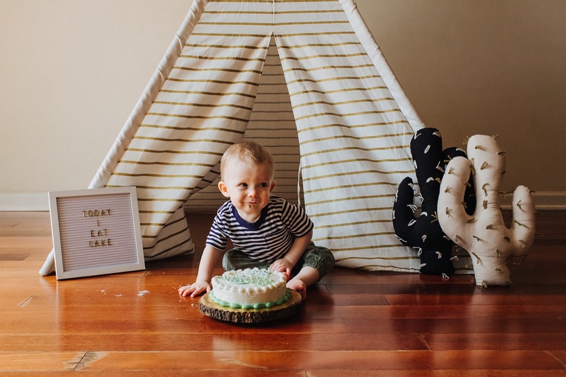 25_cake_family_first_birthday_photography_smash.jpg