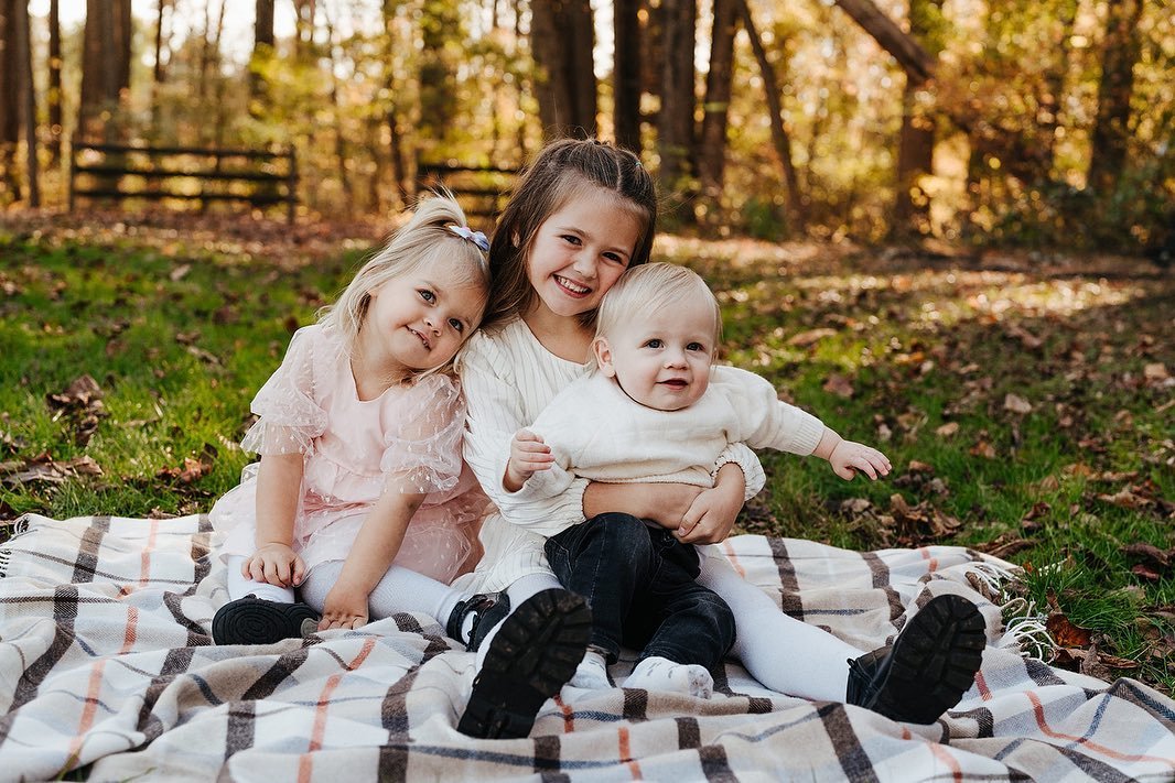 We still have some spots available for our October 15th mini sessions! Link in bio for all the info and to reserve a spot.