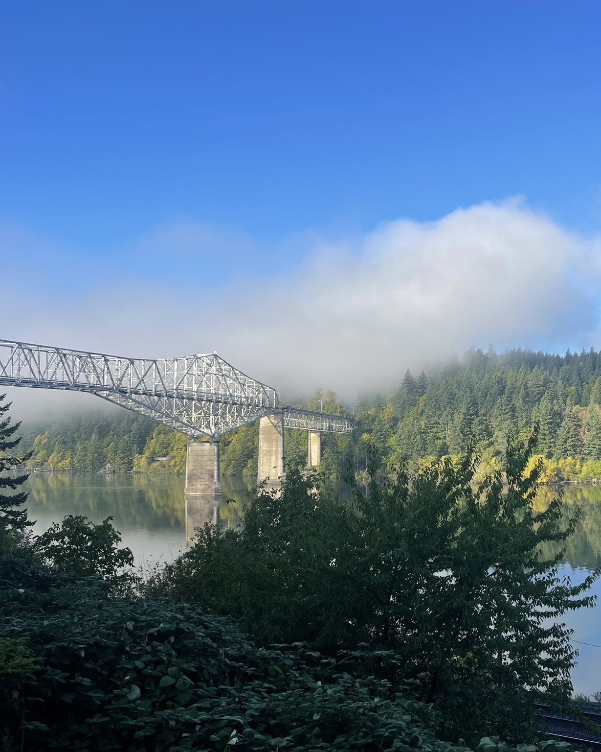  The famous Bridge of the Gods welcomes travelers between Oregon and Washington. 