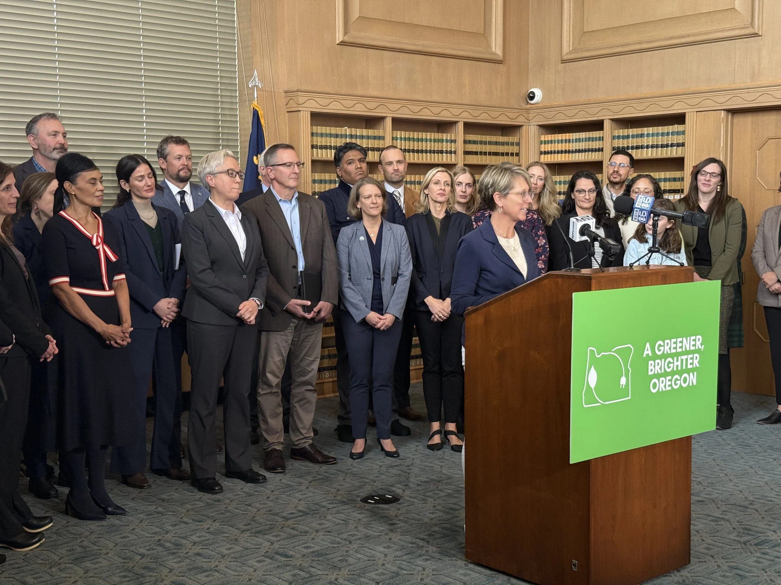 Nicole Hughes, Executive Director of Renewable Northwest makes remarks.