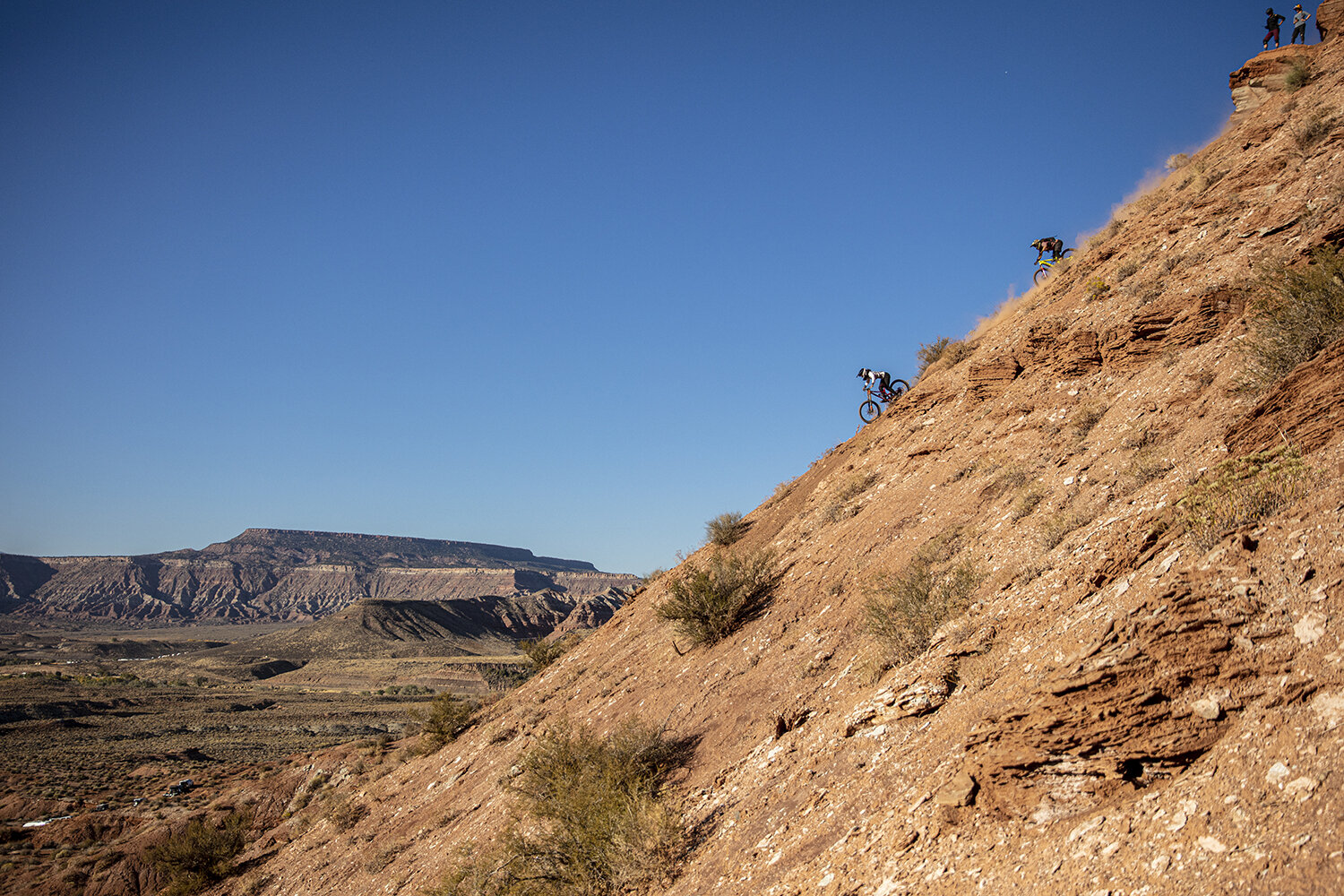 morahan_visuals_outside_tv_land_rover_11613.jpg