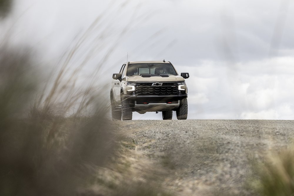 morahan_visuals_outside_tv_silverado_05211.jpg