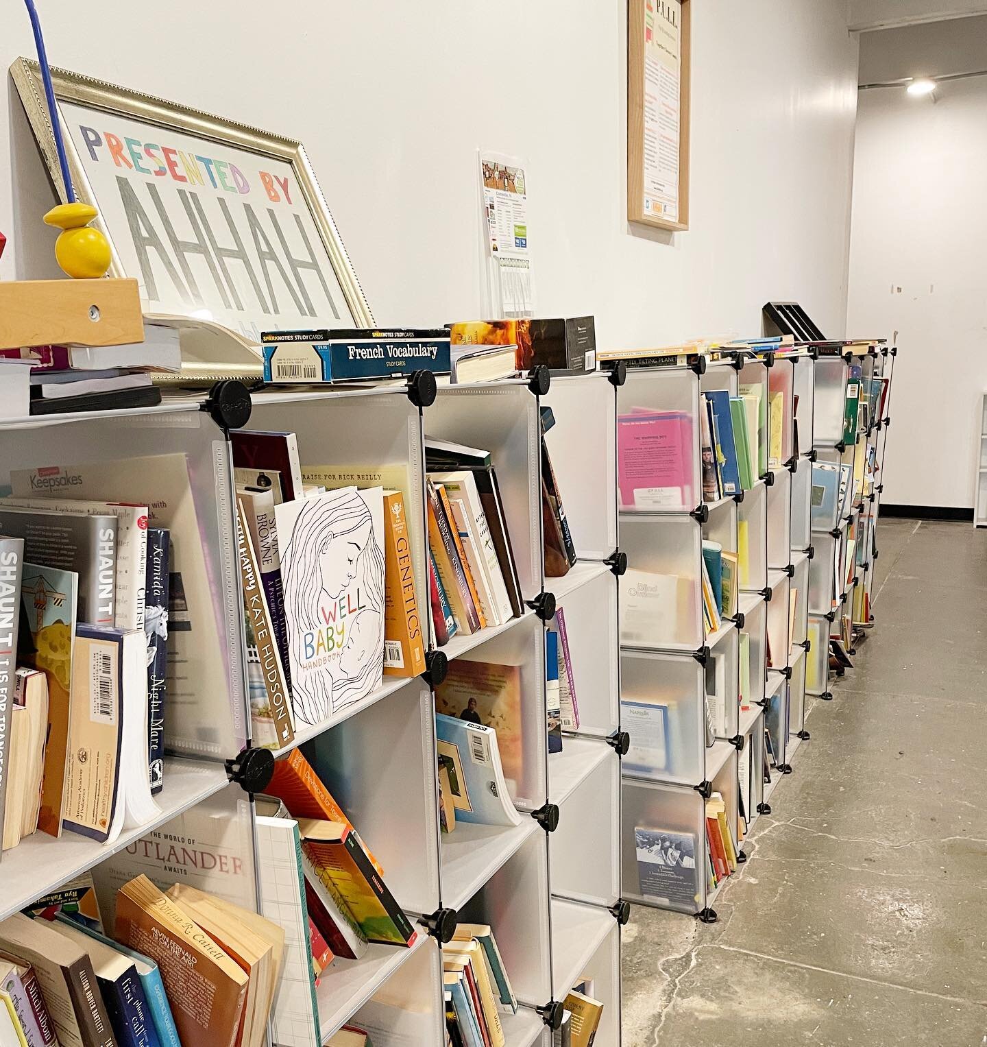 We are so happy to have a PULL station right here on the 2nd Floor of Midway Arts! The benefits of early childhood literacy are endless, and we are grateful to be able to help @artsholdinghandsandhearts reach their goal of exposing more children to w