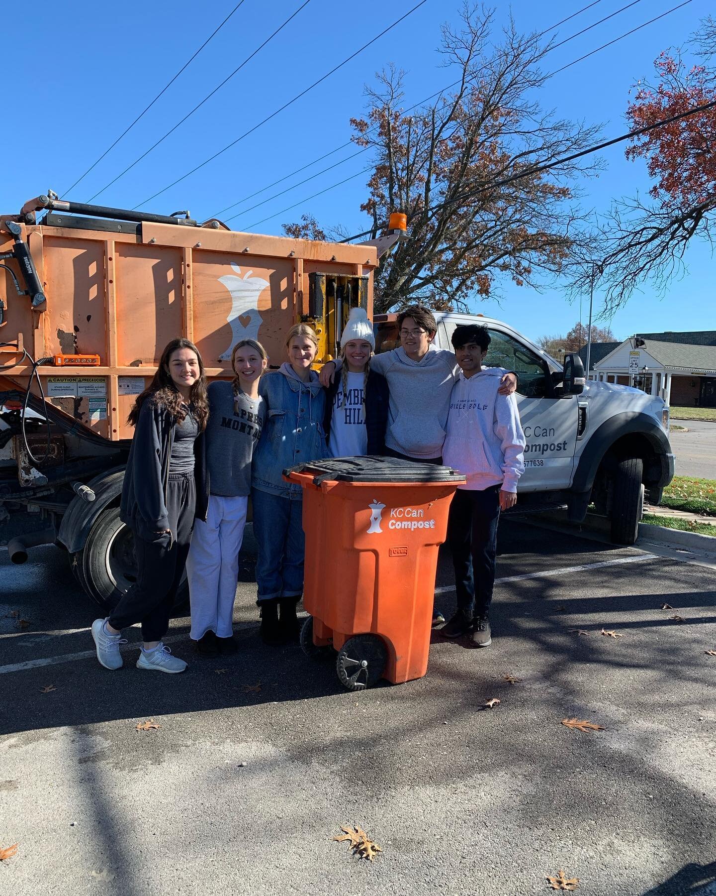 Thank you to our volunteers and everyone who dropped off pumpkins!🎃🎃 First Great Pumpkin Rescue was a success!!

#kccancompost #kccan #kansascity #compost #environment #environmental #sustainability #landfill #compostbin #corinth #kansas #missouri 