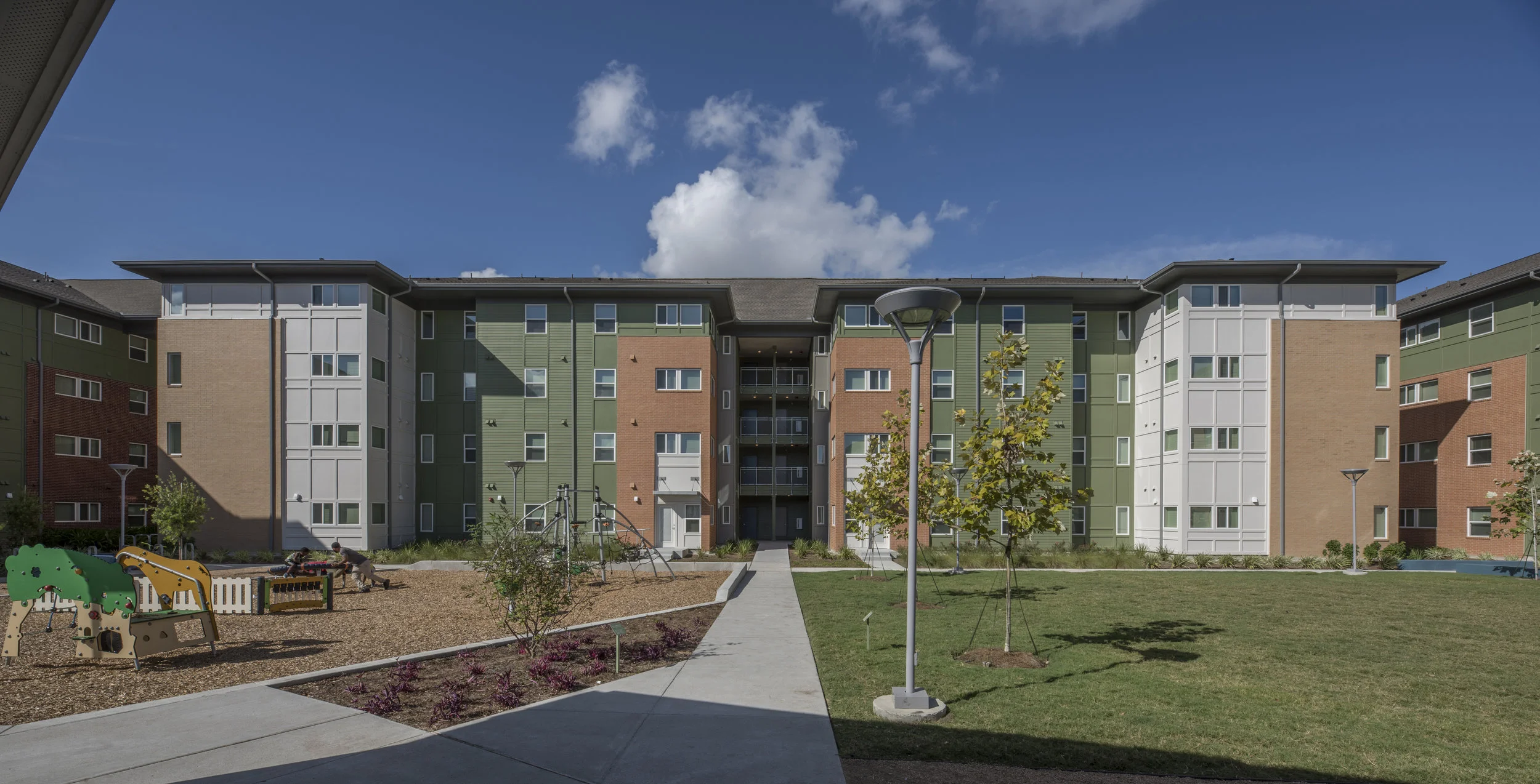 NHH-Reed-Arch_0101_MH-courtyard.jpg