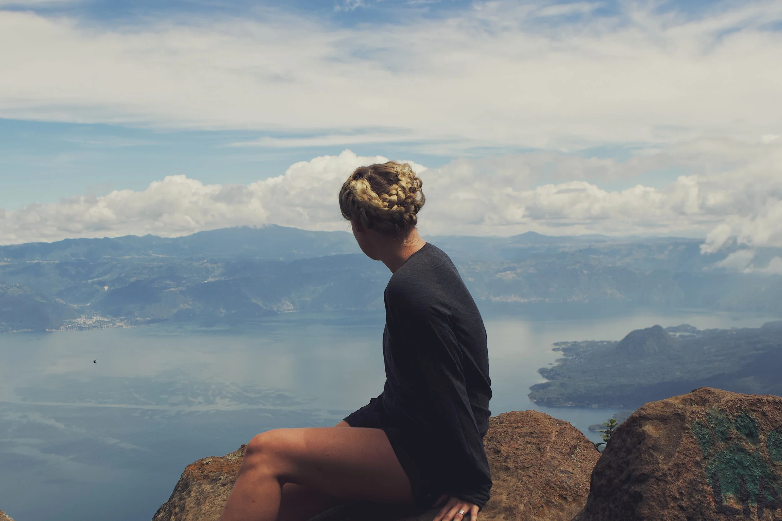 HIKING VOLCAN SAN PEDRO IN GUATEMALA 