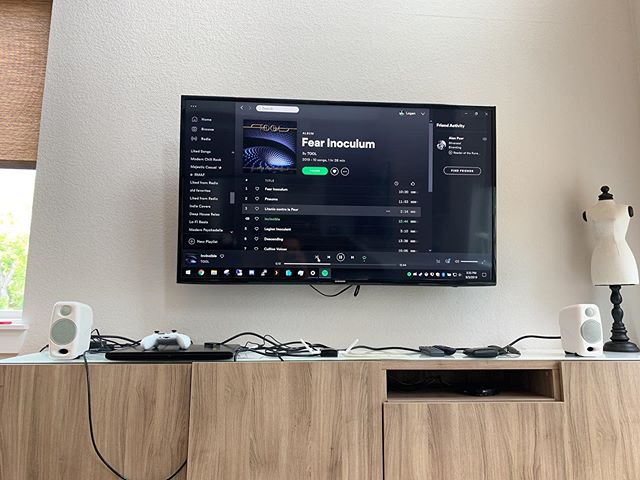 Taking over every Airbnb we get to. @dell G7 laptop, @gl.inet pocket router, and #iloudmicromonitors are plenty to keep us entertained and fill the entire loft with sound.