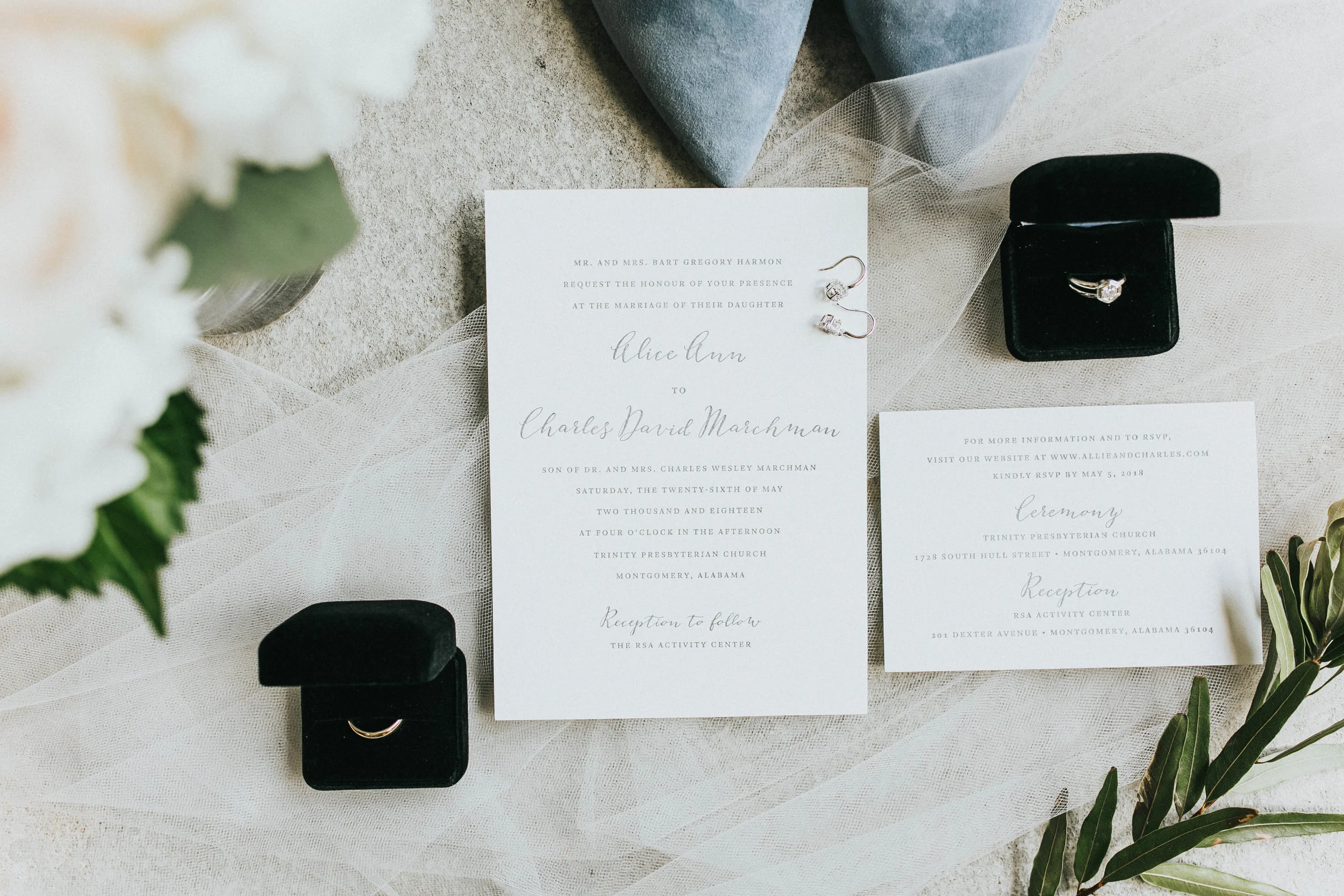 Wedding photographer located in Alabama