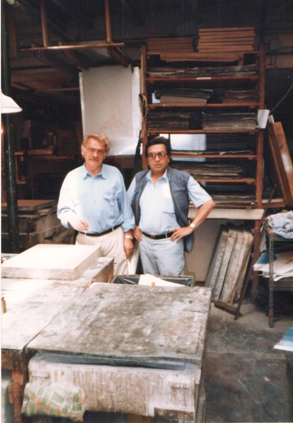 O V CON ANTONIO SEGUI, TALLER DE LITOGRAFIA EN PARIS