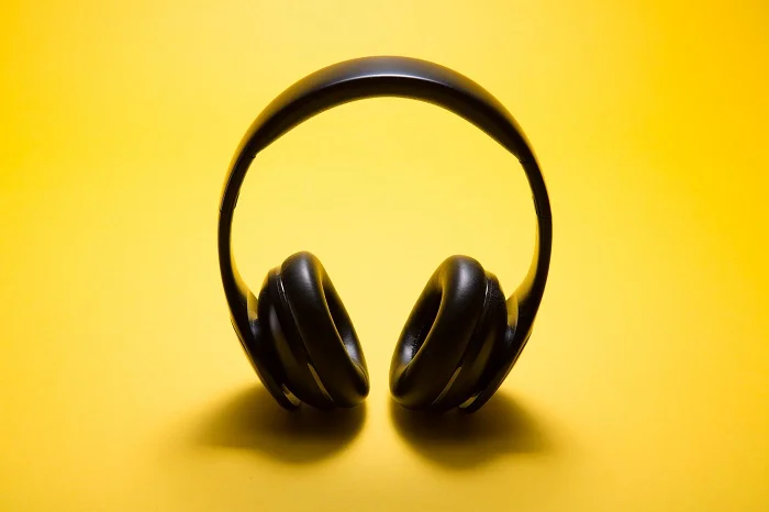 black-yellow-headphones.jpg