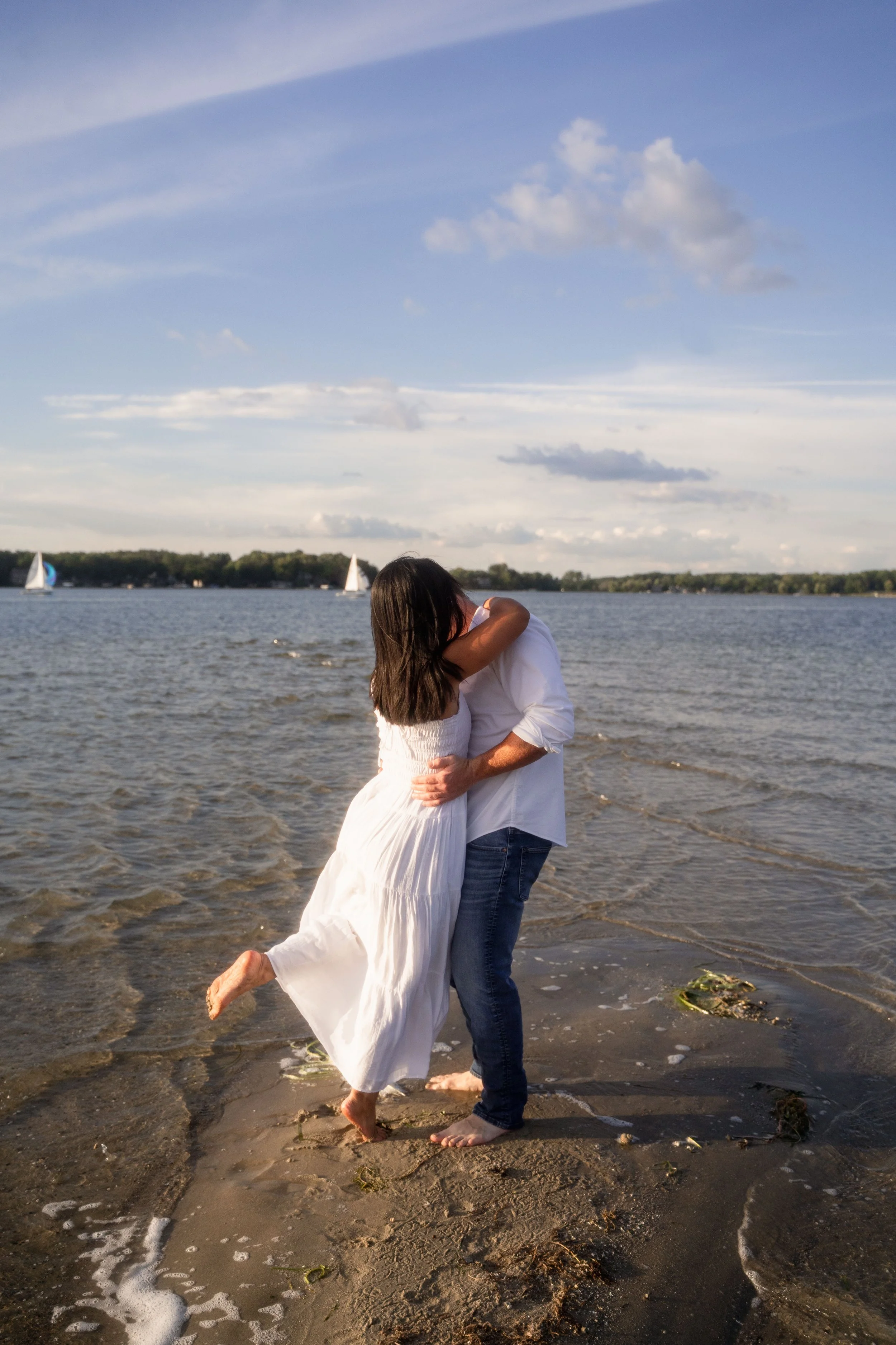 Lake-Erie-Engagement-Photographer-Emily-Justin.jpg