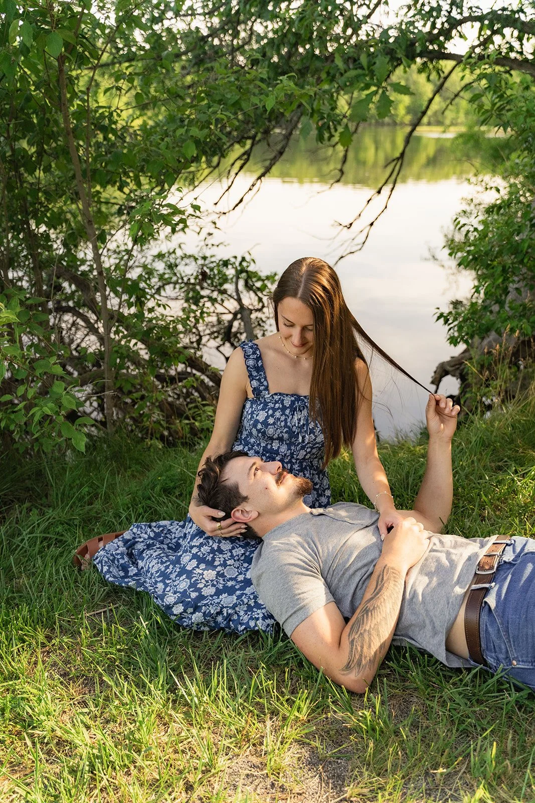 Couples photo session at Oxbow Lake State Wililfe Area in Defiance, Ohio