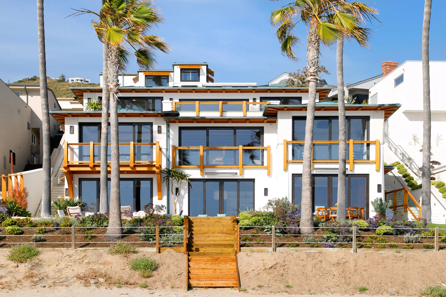 1A-Modern-Beach-House-Rear-Facade-Corbin-Reeves.jpg