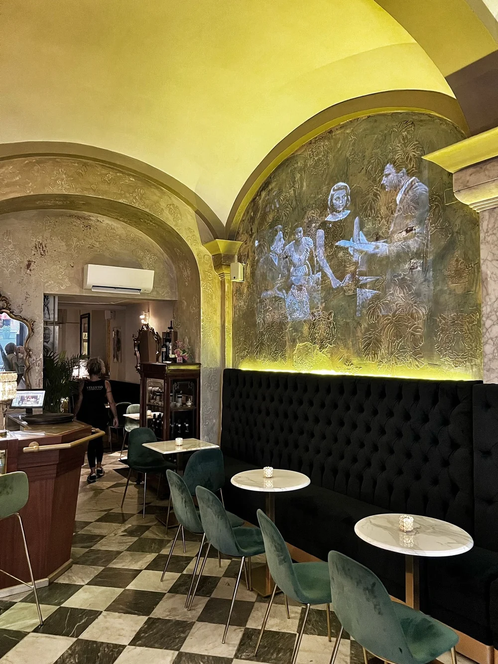 Velluto Cocktail Bar