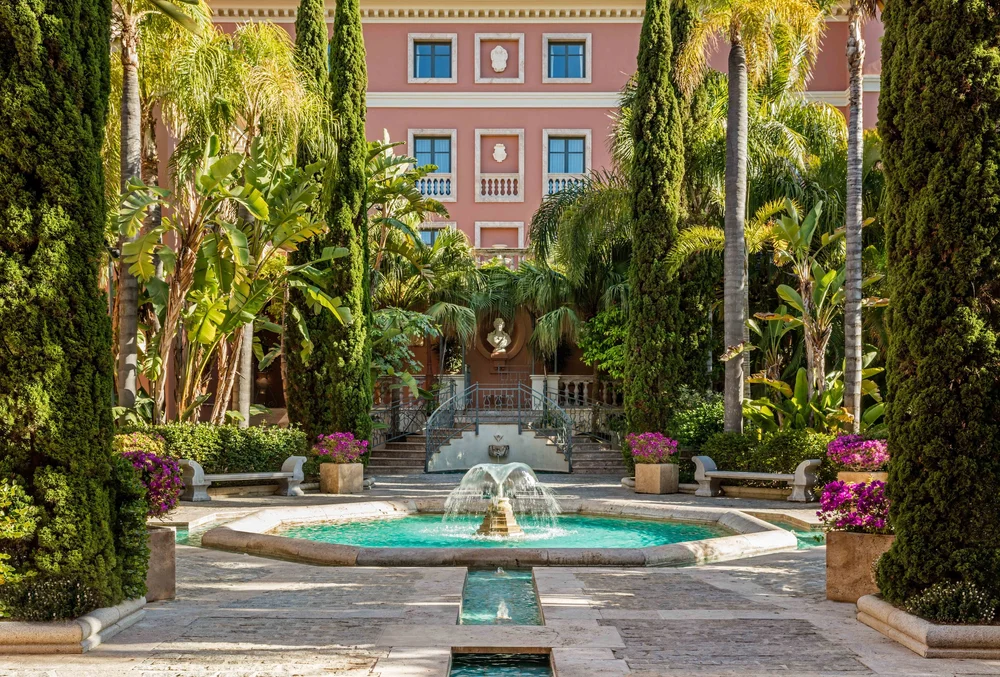 Anantara_Marbella_Pool_PoolFountains_1036-3.jpg