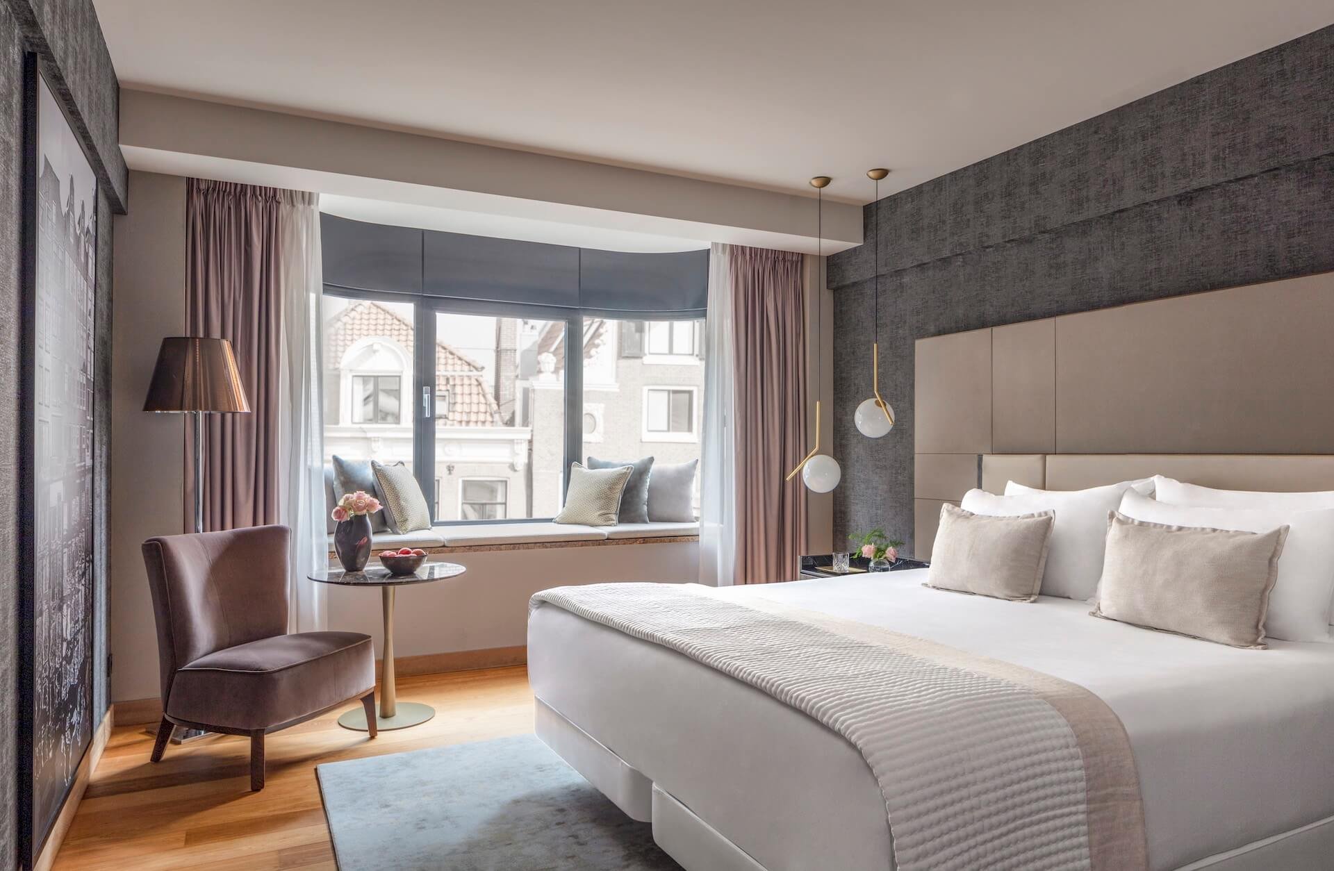Anantara_Grand_Hotel_Krasnapolsky_Amsterdam_Room_Deluxe_MUR_View.jpeg