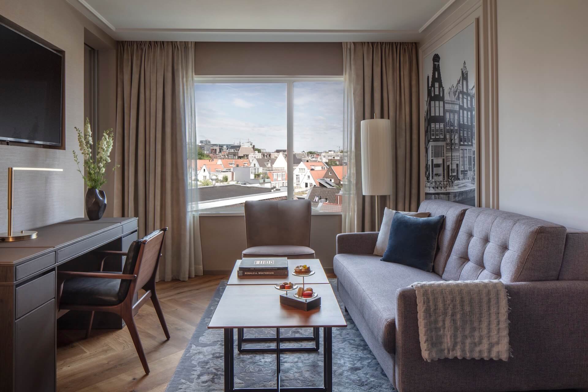Anantara_Grand_Hotel_Krasnapolsky_Amsterdam_Room_Grand_Deluxe_Living_Area.jpeg