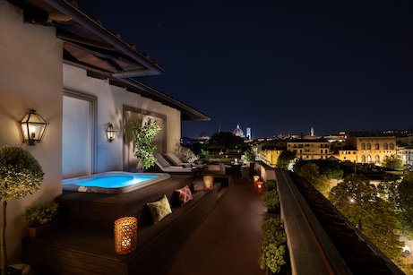 9.Sina Villa Medici_Suite_Terrace.jpg