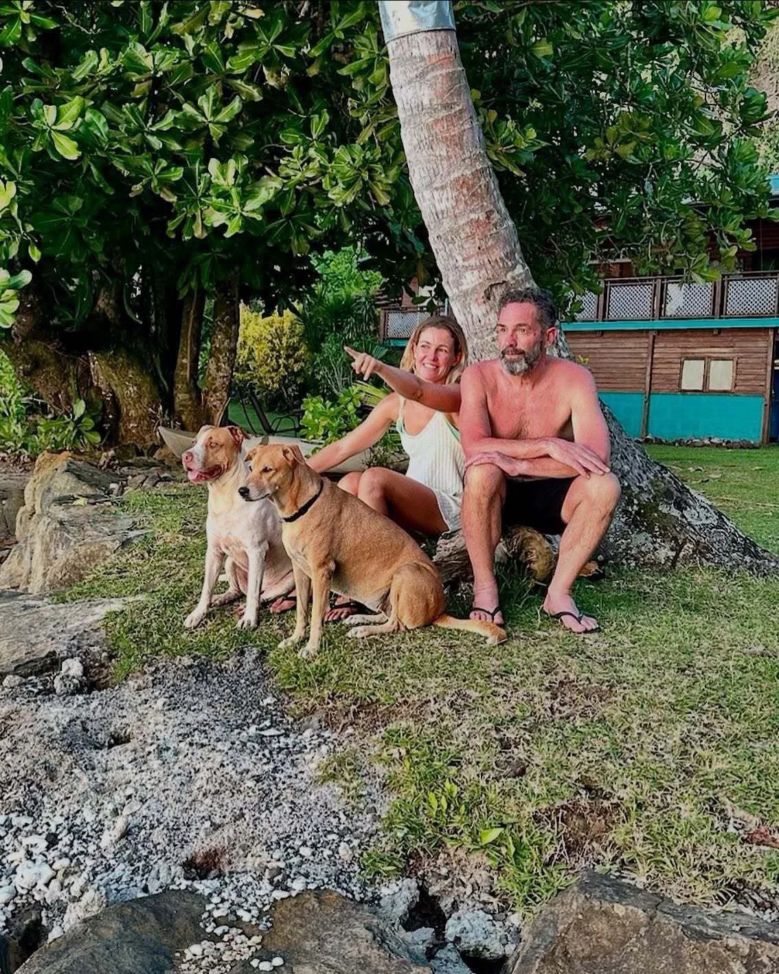 ✨ THE LIFE ON MOOREA IN POLYNESIA, CAPTURED BY BEARLEADER IN DESIGN, INTERIOR DESIGNER RINI SCHERPENISSE AND HIS DAUGHTER LUNA ISABELLA WHO RESIDES ON THE ISLAND. 🌴

Rini @rini.mobilia (Interior Designer &amp; owner @mobilia_interior) visited the is