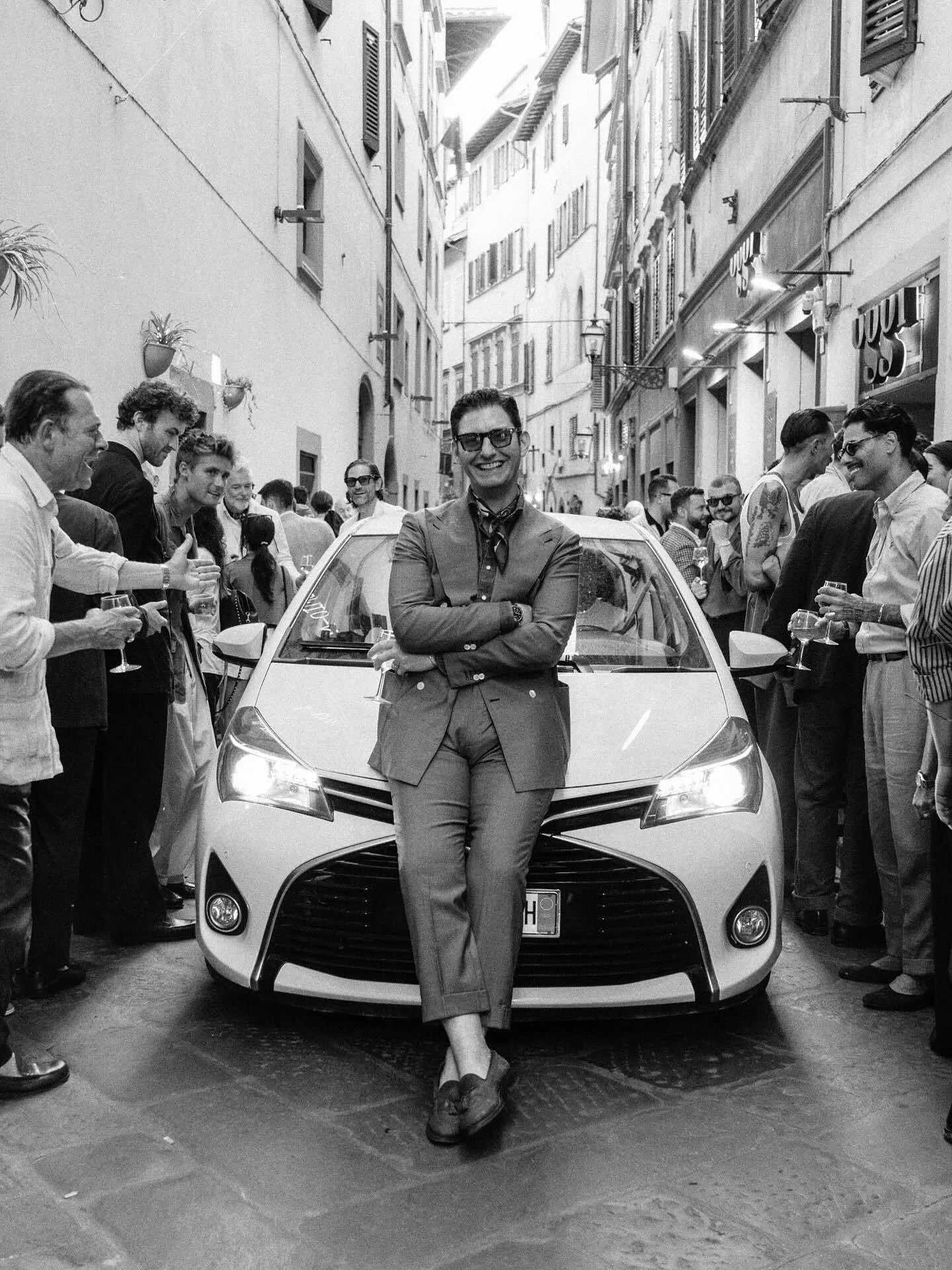 🍹 &ldquo;DID SOMEONE SAY FRIDAY?&rdquo; FEEL THE WEEKEND MOOD OF BEARLEADER IN HOSPITALITY, GENERAL MANAGER, FERNANDO PANE OF FIVE-STAR HOTEL SINA VILLA MEDICI IN FLORENCE. 🔥 

📸 All credits for the amazing pics of @fernando_pane of @sinavillamedi