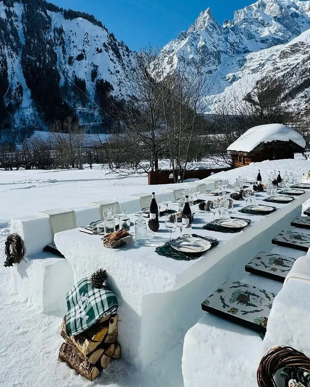 ⛄ SKI &amp; DINE IN STYLE! ⛷️ 

Italian ski town Courmayeur might get high on your list after seeing the recommendations of Bearleader in Hospitality, Area VP Operations Luxury Hotels @Hyatt EAME @Gorka_Bergareche where to eat, drink and what to do i