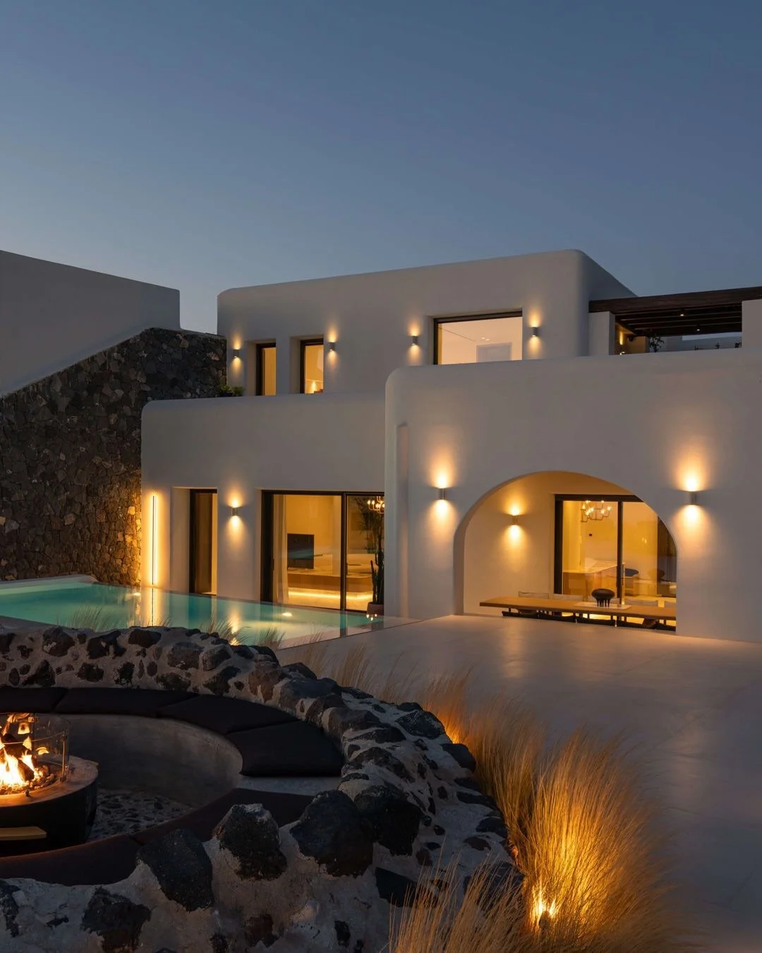 🇬🇷 ARE YOU LOOKING FOR A SPLENDID SANTORINI SANCTUARY WITH PRIVATE RIVA BOAT CRUISE, PRIVATE CHEF, PRIVATE HOUSE, PRIVATE WINE TASTING, AND A PRIVATE WAITER?⚓ 

Book this one-of-a-kind Bearleaders Hosted Experience: a stay at a storied Greek island