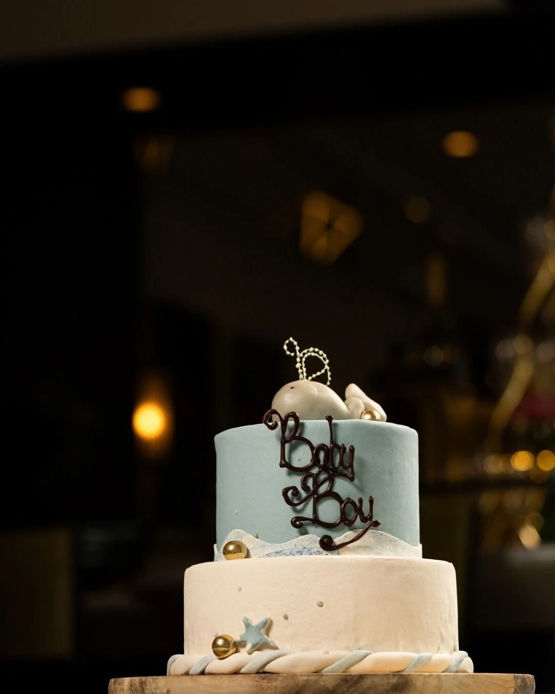 🎁 THE FESTIVE DAYS HAVE STARTED ON THE DAM IN AMSTERDAM! 🎄 

Celebrate the festive holidays in style @anantarakrasnapolsky in the centre of Amsterdam. Enjoy exquisite dining at Michelin star restaurant @thewhiteroomamsterdam, cakes to die for from 