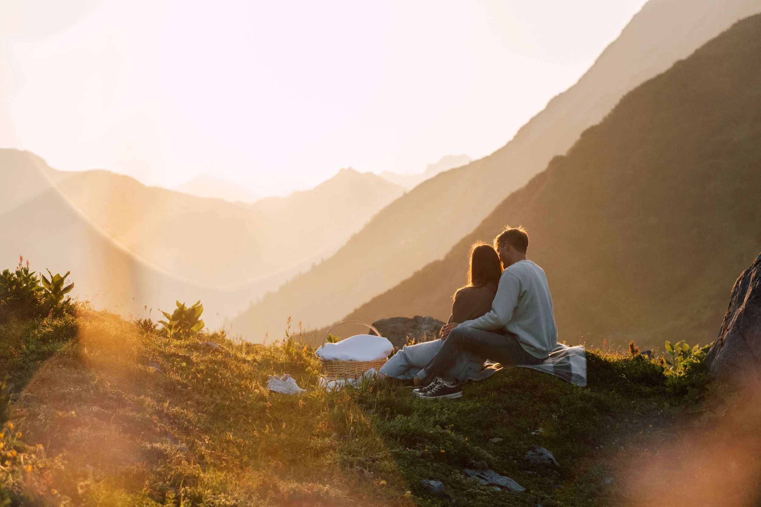 STAYS & UNIQUE EXPERIENCES, PERSONALLY HOSTED BY THE BEARLEADERS