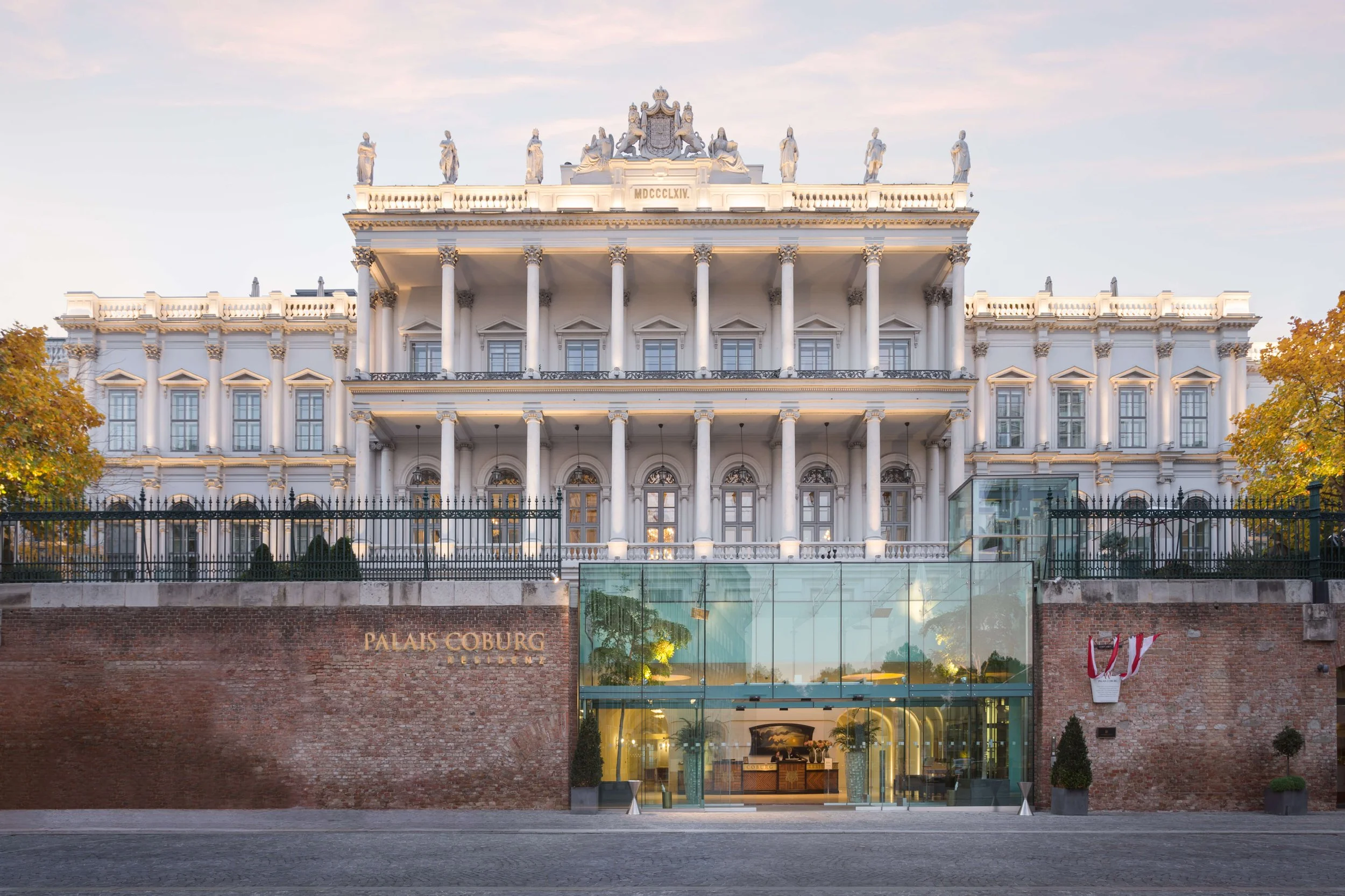 STAYS ENRICHED WITH UNIQUE EXPERIENCES DELIVERED BY EXCEPTIONAL HOTELS & FEATURING THEIR LEADERS IN TASTE