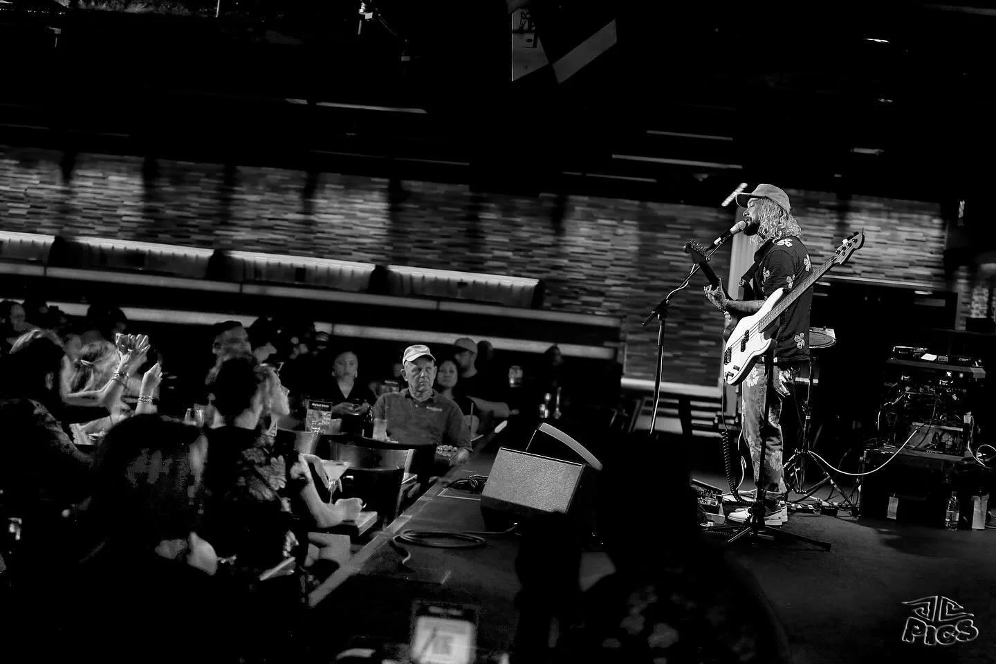 My first time playing in Hawaii could not have been more beautiful. Need to come back sometime soon! Mahalo! 🌺

📸 @jcpics3