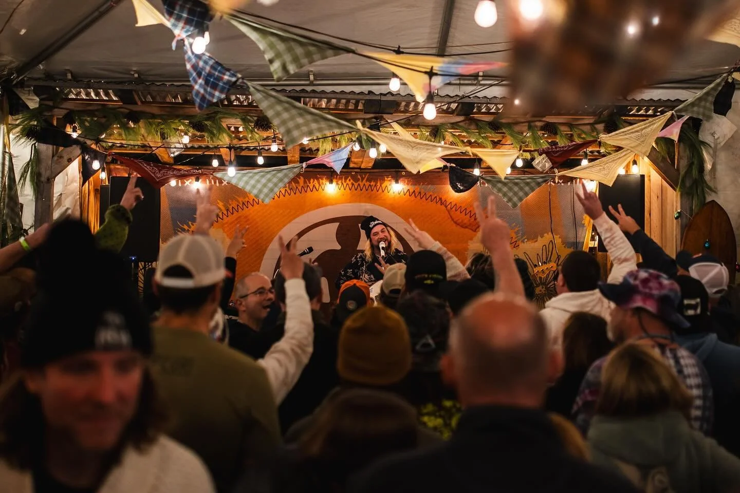 We packed it in for night 1 at Levitate Backyard! Thanks everyone, see you again tonight for another sold out show ❤️

(Also Frasco Tour tickets are on sale today! Go to mihalimusic.com/live to grab yours 🙏)

📸 @bybuffanj