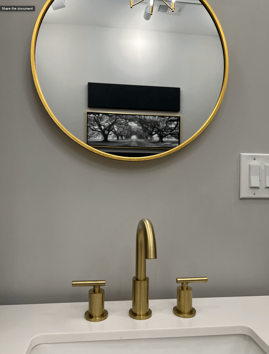 Mirror and Sink treatment room.png